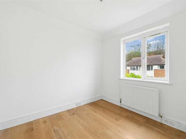 Flat for sale in London Borough of Merton, Collier's Wood