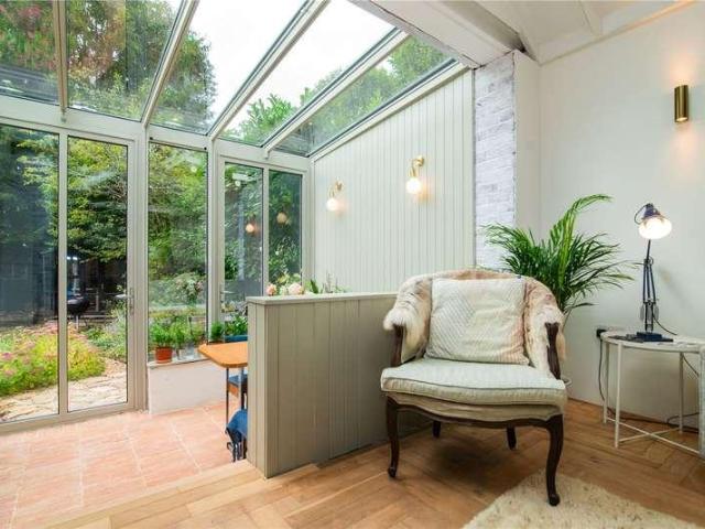 Flat for sale in Norbiton, Greater London