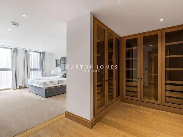 Flat for sale in Greater London