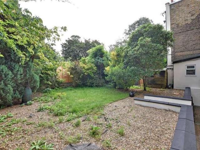 Flat for sale in London Borough of Lewisham, Blackheath