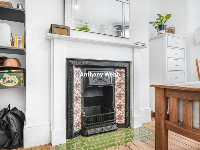 Flat for sale in Bowes, Greater London