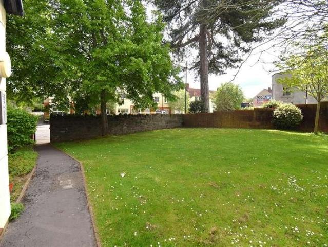 Flat for sale in Henleaze, Bristol