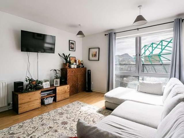 Flat for sale in Leith Links, Scotland
