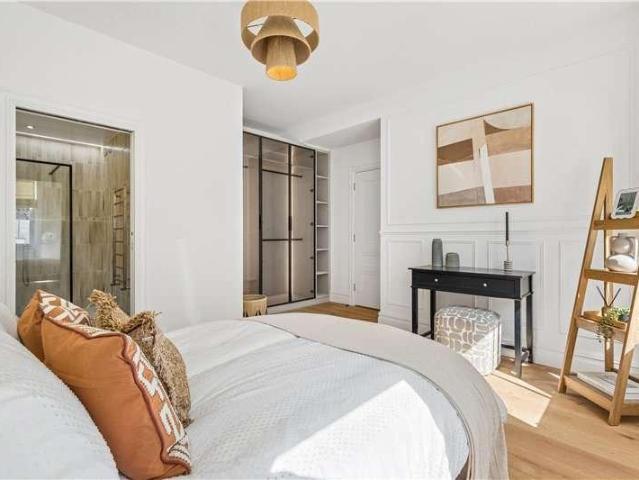 Flat for sale in Earl's Court, Greater London