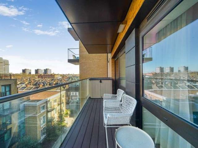 Flat for sale in Fulham, Greater London