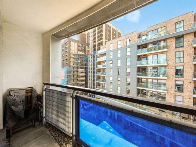 Flat for sale in Greenwich Town Centre, Greater London