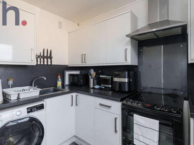 Flat for sale in Parkhurst, Newport