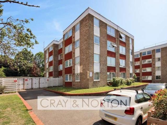 Flat for sale in London Borough of Croydon, Waddon
