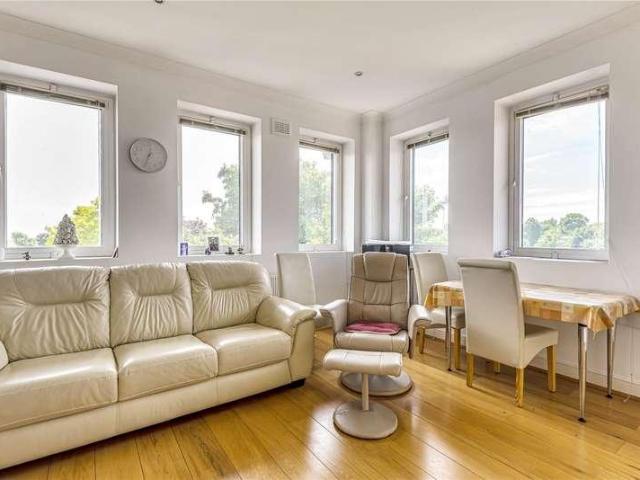 Flat for sale in Little Stanmore, Greater London
