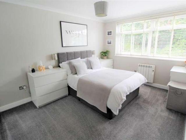 Flat for sale in Byfleet, Woking