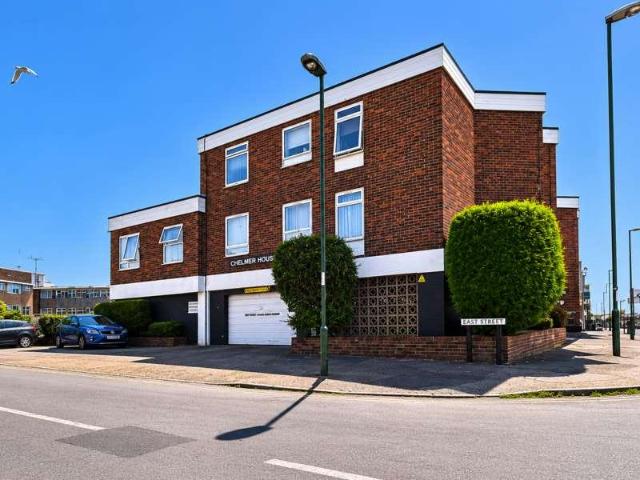 Flat for sale in Fishersgate, West Sussex