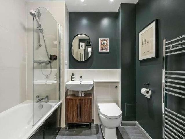 Flat for sale in Tulse Hill, Greater London