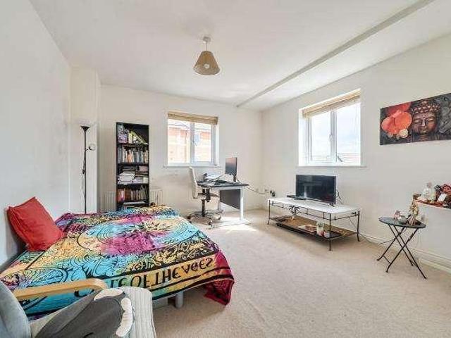 Flat for sale in Great Western Park North, Berrick Salome
