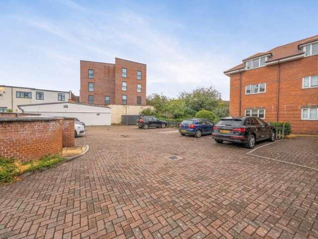 Flat for sale in Enborne, West Berkshire