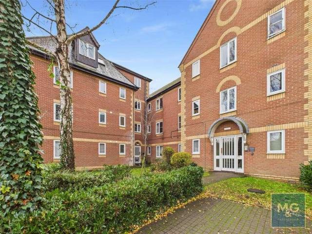 Flat for sale in Chedburgh, Suffolk