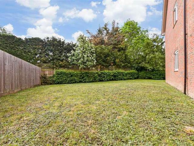 Flat for sale in Midway, Kent