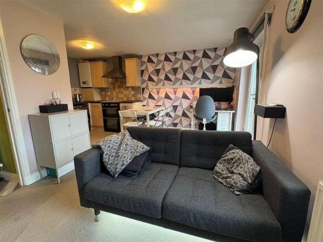 Flat for sale in Cleckheaton, West Yorkshire