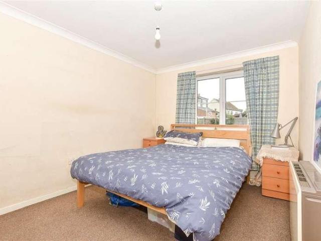 Flat for sale in Midway, Kent