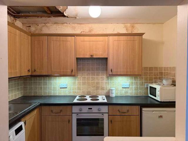 Flat for sale in London Borough of Hounslow, Greater London