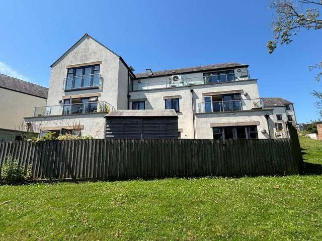 Flat for sale in Lostwithiel, Cornwall