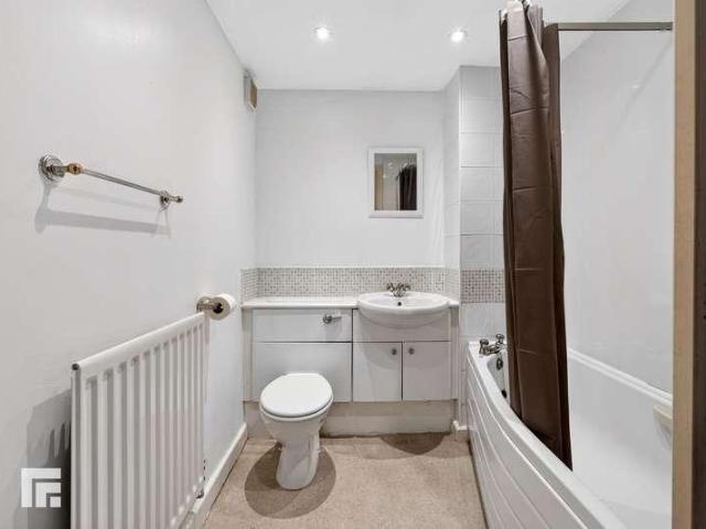 Flat for sale in Cardiff Bay, Falcon Lodge