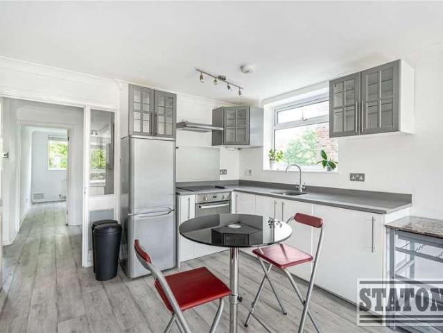 Flat for sale in New Barnet, Greater London