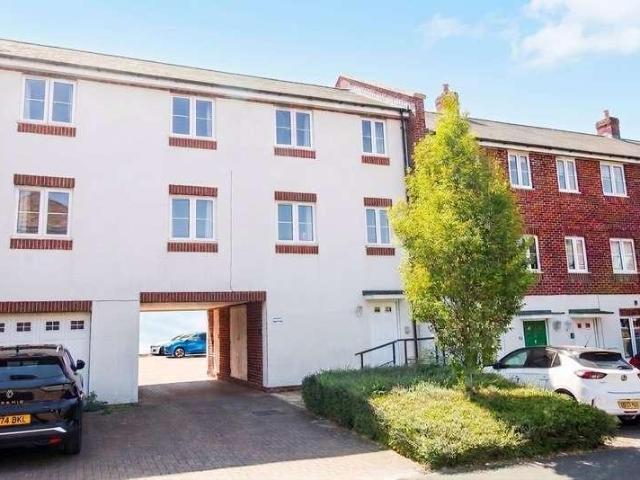 Flat for sale in Salisbury, Wiltshire