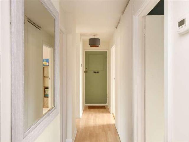 Flat for sale in Red Hill, Surrey