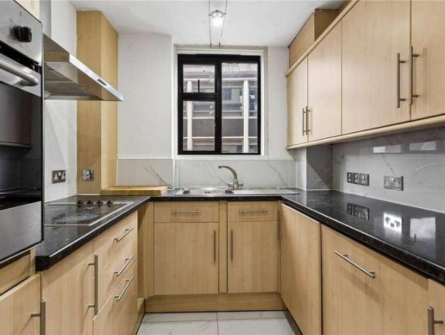 Flat for sale in Holborn, Greater London