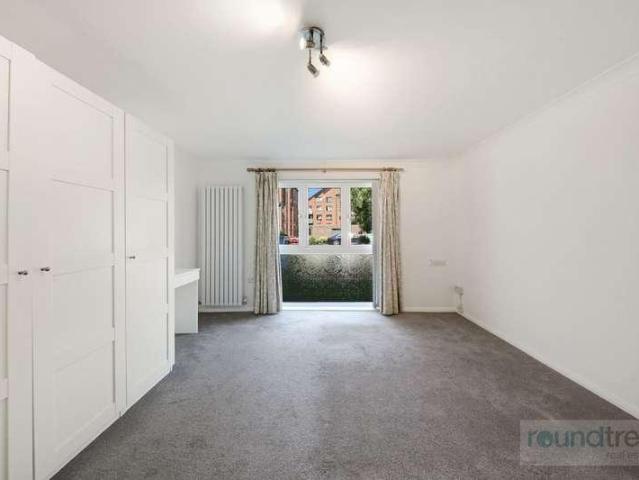 Flat for sale in Hendon, Greater London