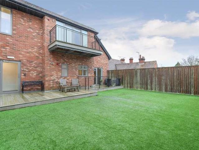 Flat for sale in Pachesham Park, Surrey