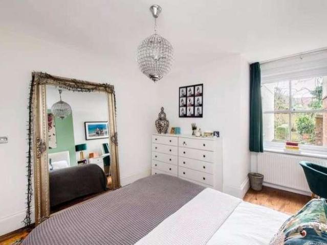 Flat for sale in West Hampstead, Greater London