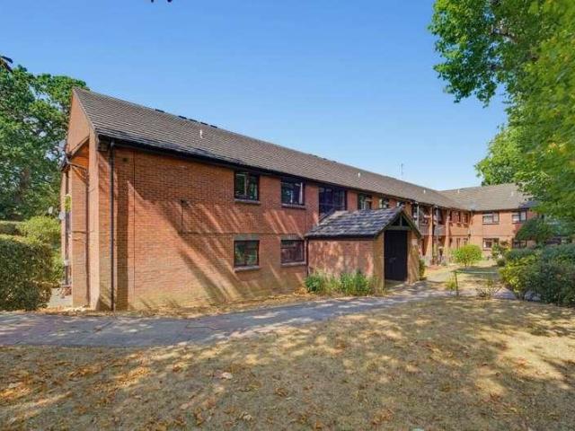 Flat for sale in London Borough of Ealing, Perivale