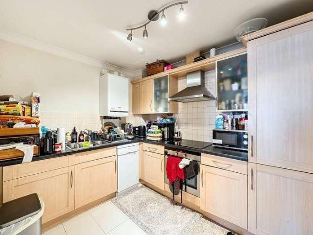 Flat for sale in Little Stanmore, Greater London
