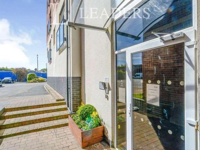 Flat for sale in Hough Green, Two Mills