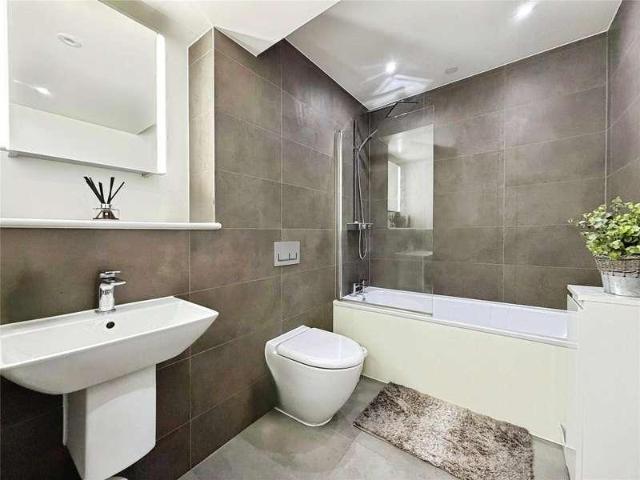 Flat for sale in Alton Barnes, Essex