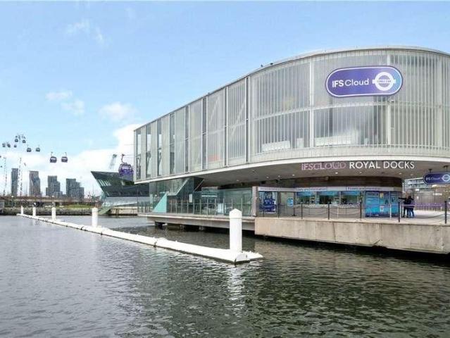 Flat for sale in Canning Town, Greater London