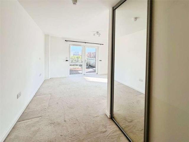 Flat for sale in Waterside Park, Southampton