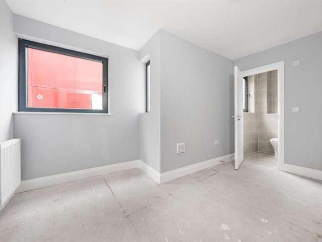 Flat for sale in London Borough of Hounslow, Greater London