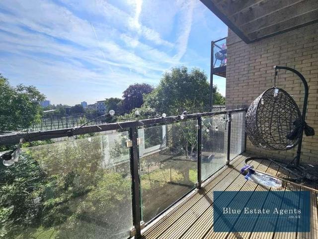 Flat for sale in London Borough of Hounslow, Heston
