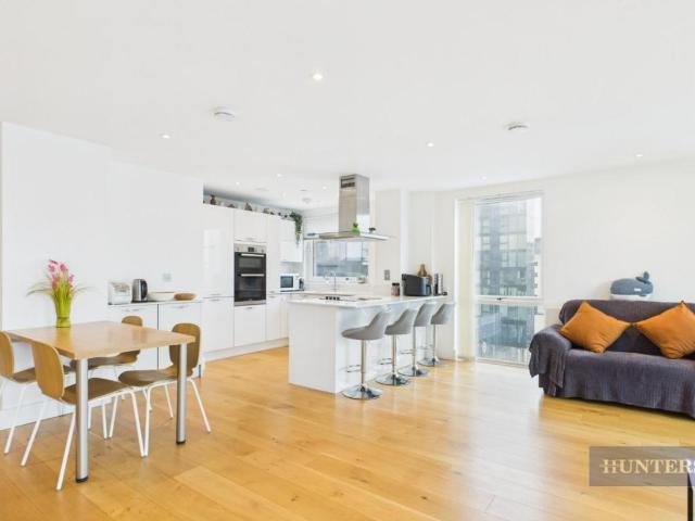 Flat for sale in Ocean Village, City Of Southampton