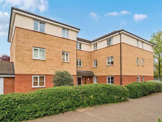 Flat for sale in Lower Green Esher, Blackhills