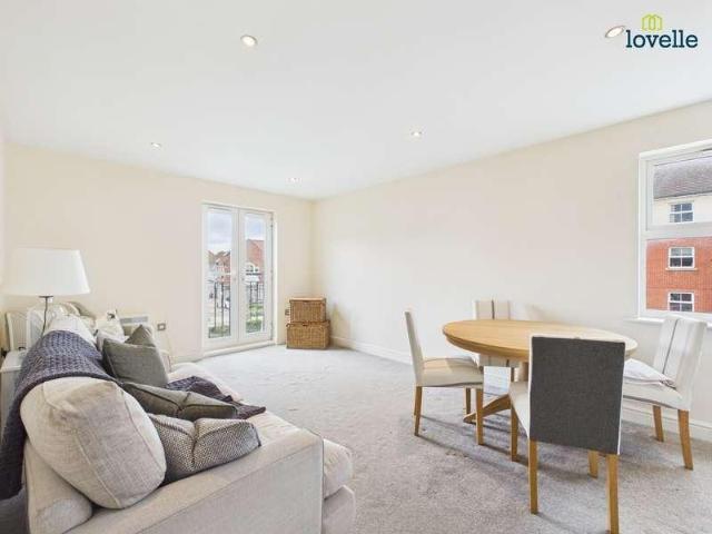 Flat for sale in Glebe Park, Brayford