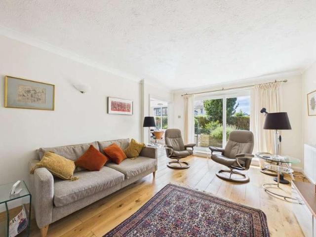 Flat for sale in West Worthing, Worthing