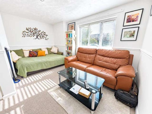 Flat for sale in Causeway Green, West Midlands