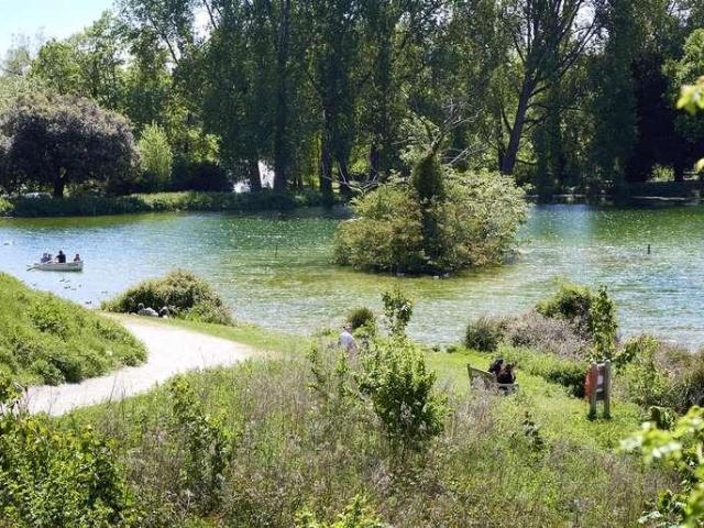 Flat for sale in Arundel, Clapham