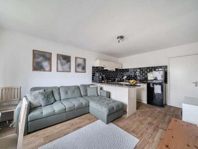 Flat for sale in London Borough of Sutton, Greater London