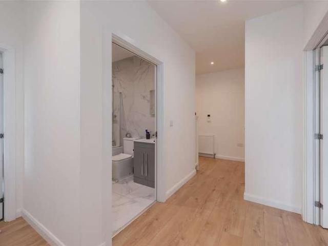 Flat for sale in The Bridge, Kent