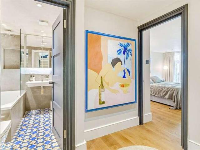 Flat for sale in Clapham Junction, Greater London