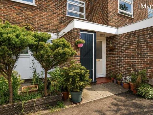 Flat for sale in London Borough of Croydon, Upper Norwood
